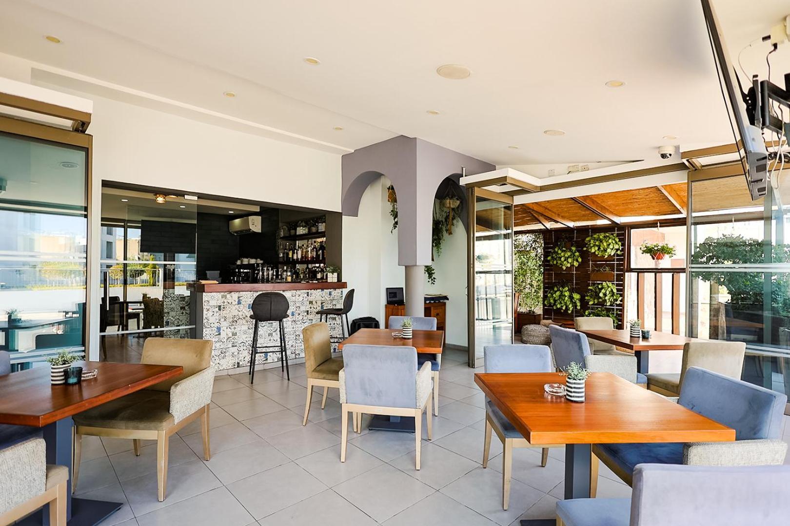 Mikes Kanarium City Hotel Larnaca Exterior photo