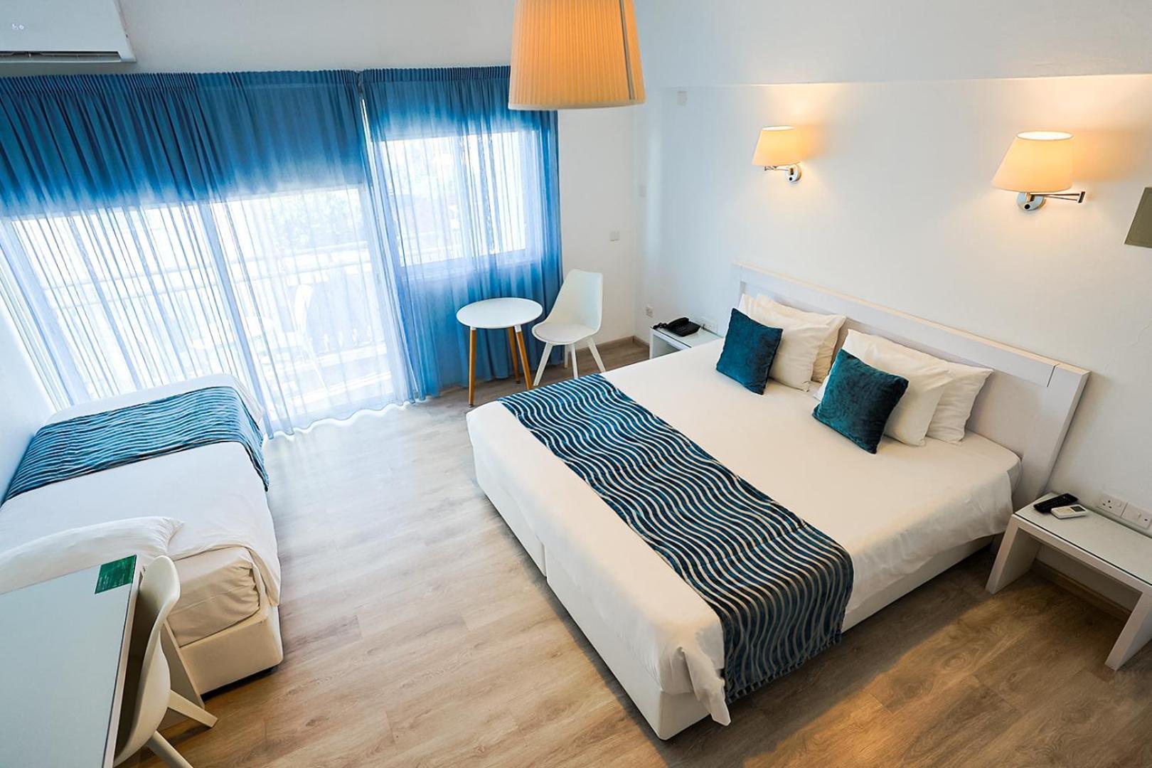 Mikes Kanarium City Hotel Larnaca Exterior photo