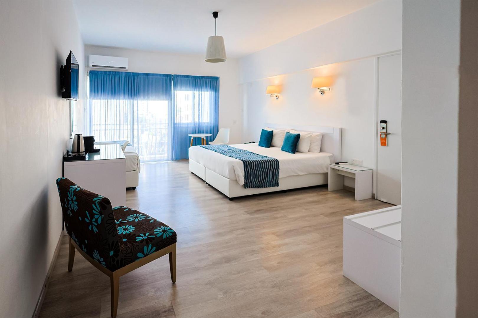 Mikes Kanarium City Hotel Larnaca Exterior photo
