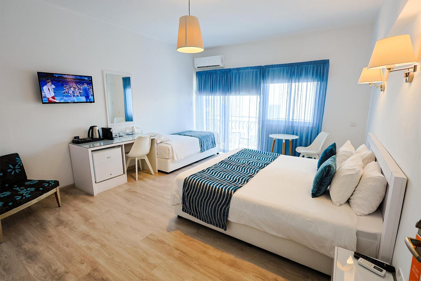 Mikes Kanarium City Hotel Larnaca Exterior photo