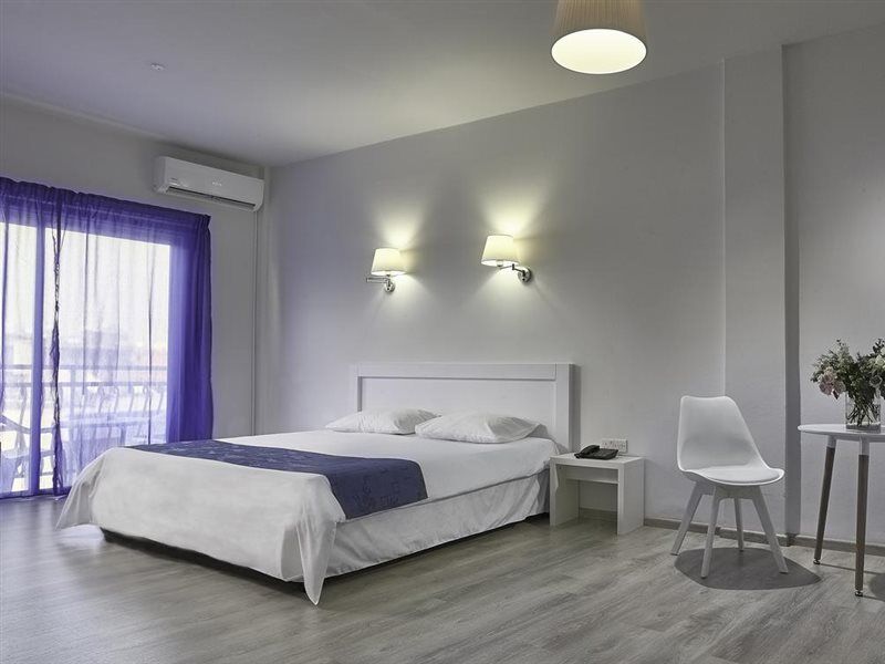 Mikes Kanarium City Hotel Larnaca Exterior photo