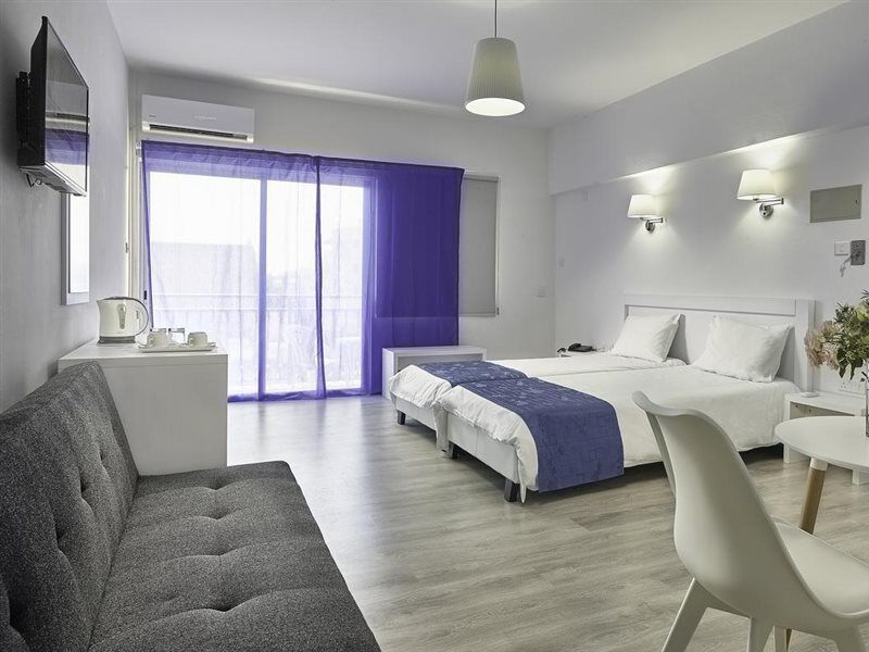 Mikes Kanarium City Hotel Larnaca Exterior photo